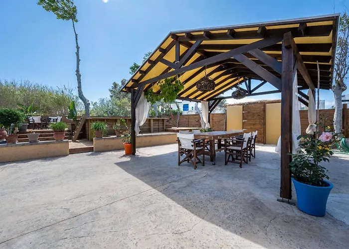 Selana House With Outdoor Pool