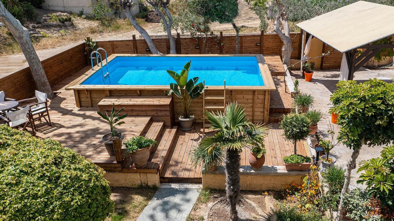 Selana House With Outdoor Pool